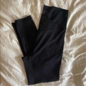 American Eagle V crossed yoga pants